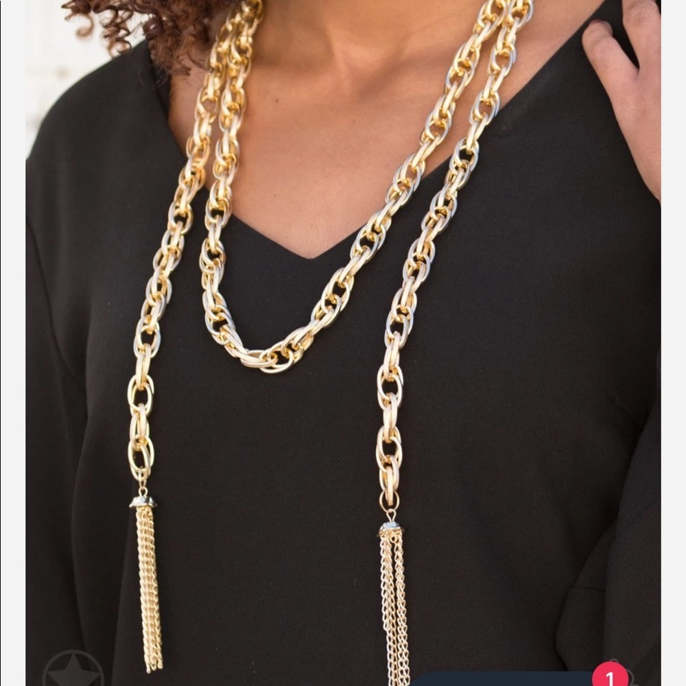 COPY - 🆕 Scarfed for attention NWT